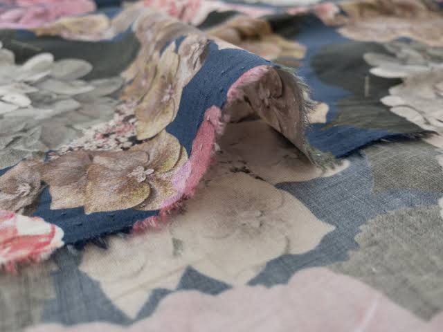 Printed lawn in Self print